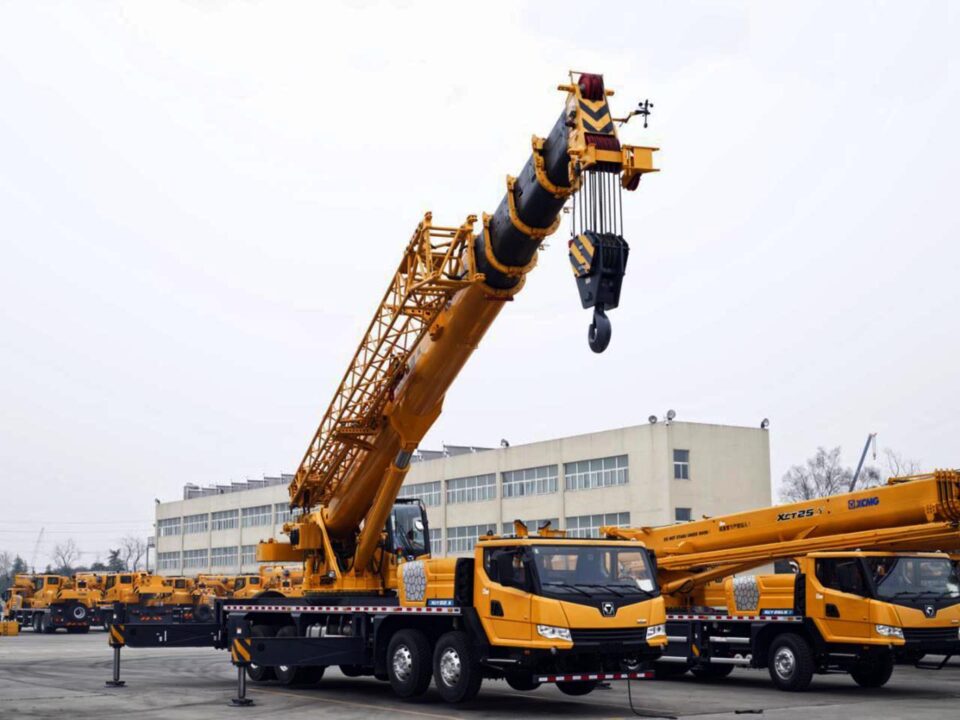 Cho Thuê Xe Cẩu Xe Nâng KCN Mỹ Phước Bình Dương