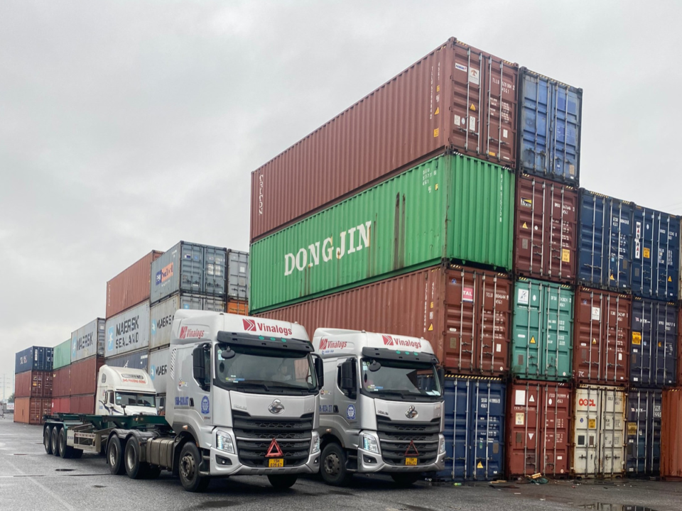 Dịch vụ thuê xe cẩu xe đầu kéo xe nâng Mỹ Phước Tân Vạn