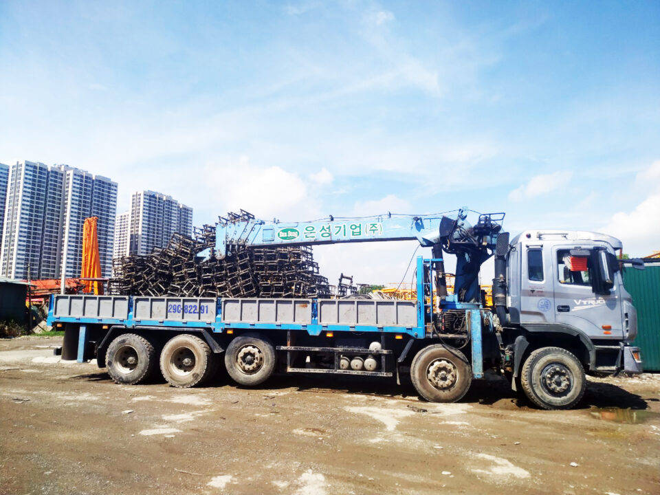 Thuê xe cần cẩu xe đầu kéo KCN Sóng Thần, Mỹ Phước