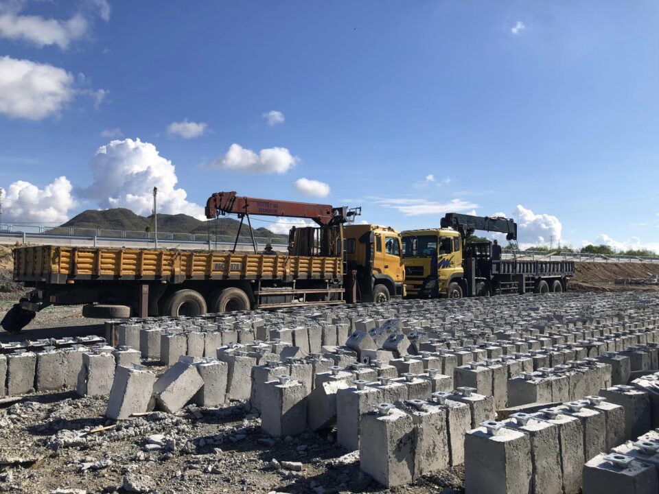 Cung cấp dịch vụ thuê xe cẩu xe móc xe kéo Tân Uyên Bình Dương