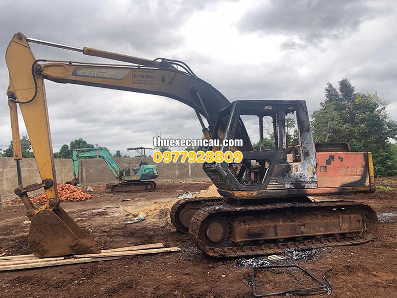 Dịch vụ xe cần cẩu xe múc xe đầu kéo Dĩ An Bình Dương