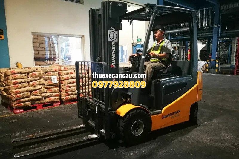 Cho thuê xe cần cẩu xe nâng giá tốt tại Tân Biên Tây Ninh