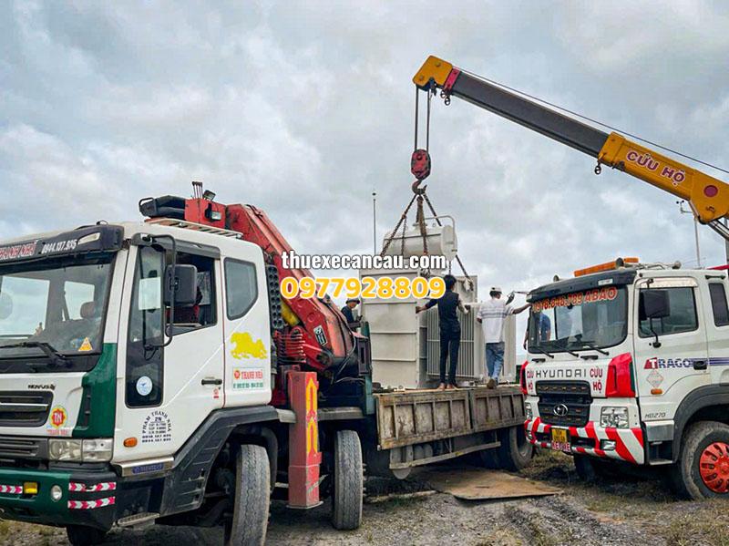 Thuê xe cần cẩu xe múc Thủ Dầu Một giá rẻ