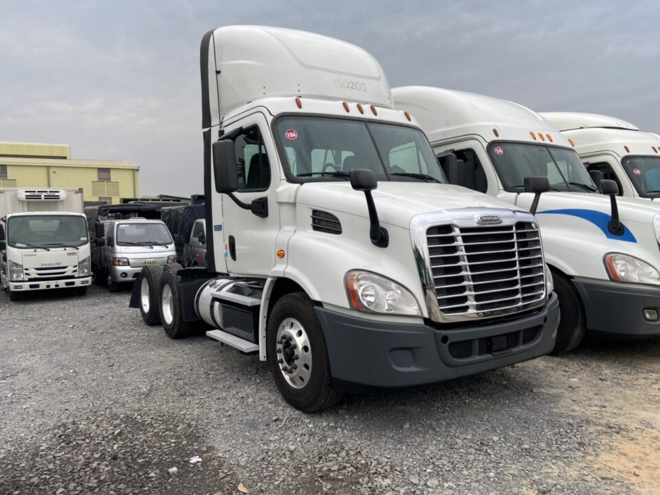 Cho thuê xe cần cẩu xe đầu kéo chuyên nghiệp KCN Mỹ Phước