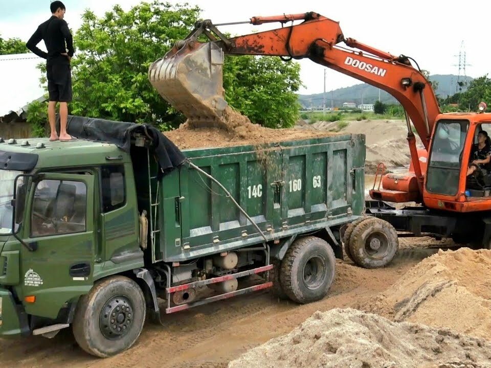 Cho thuê xe cẩu xe móc xe nâng giá rẻ tại Bàu Bàng, Bình Dương