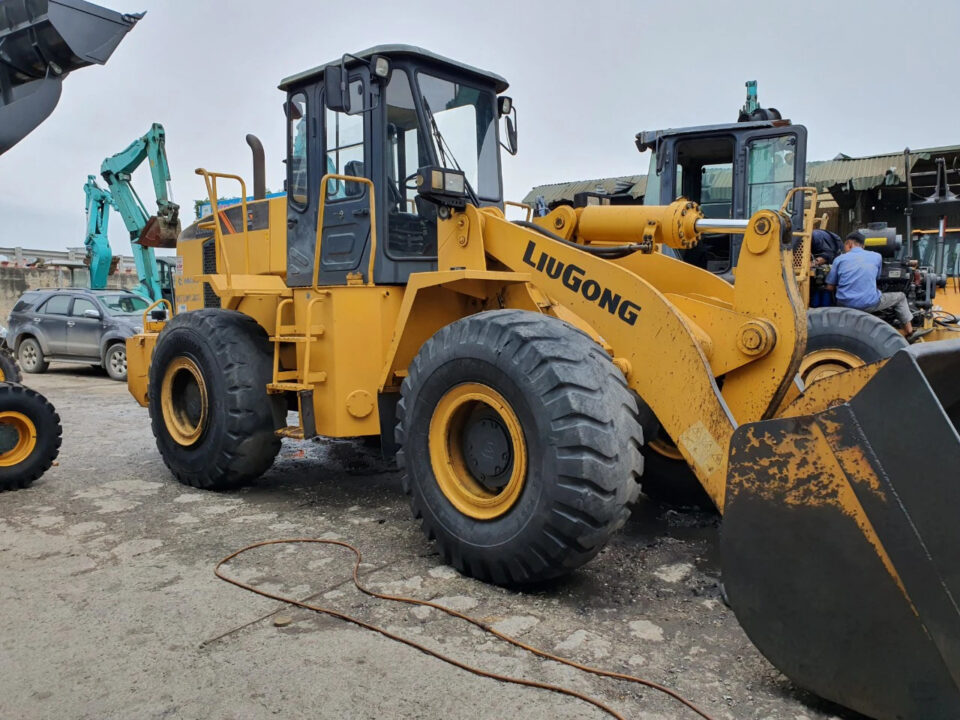 Cho thuê xe xúc xe cần cẩu giá rẻ Dầu Tiếng Bình Dương