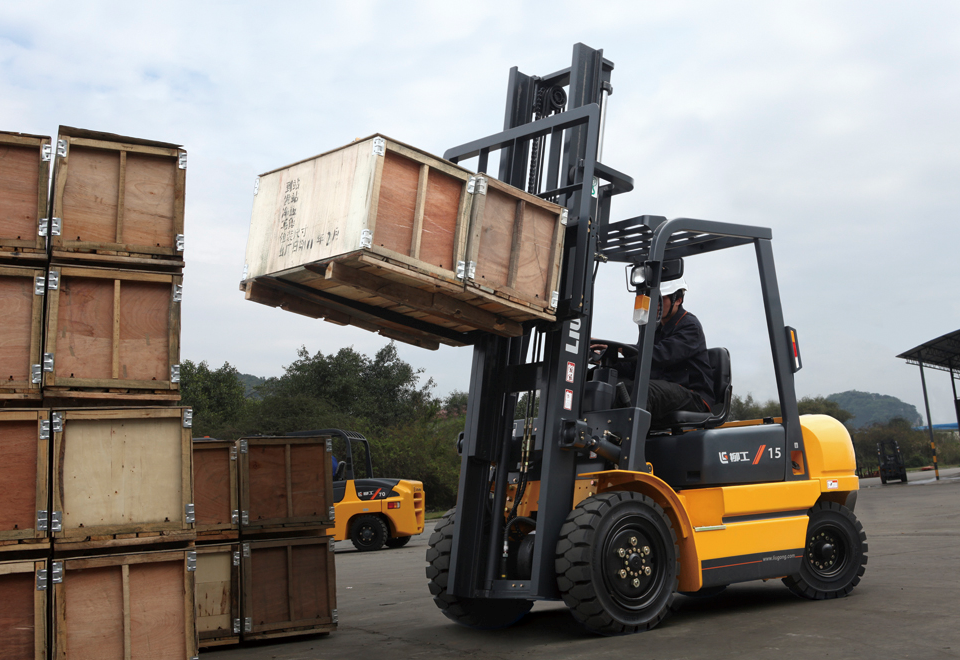 Chuyên cho thuê xe nâng xe đầu kéo Tân Uyên Bình Dương