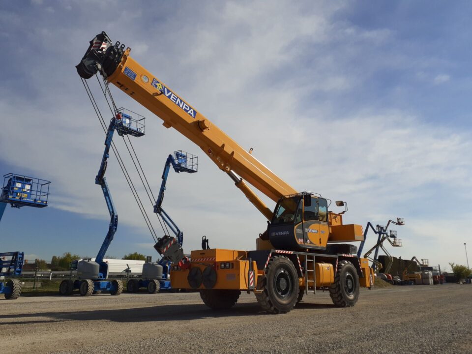 Thuê xe cần cẩu xe móc xe đầu kéo KCN Đất Cuốc Bình Dương