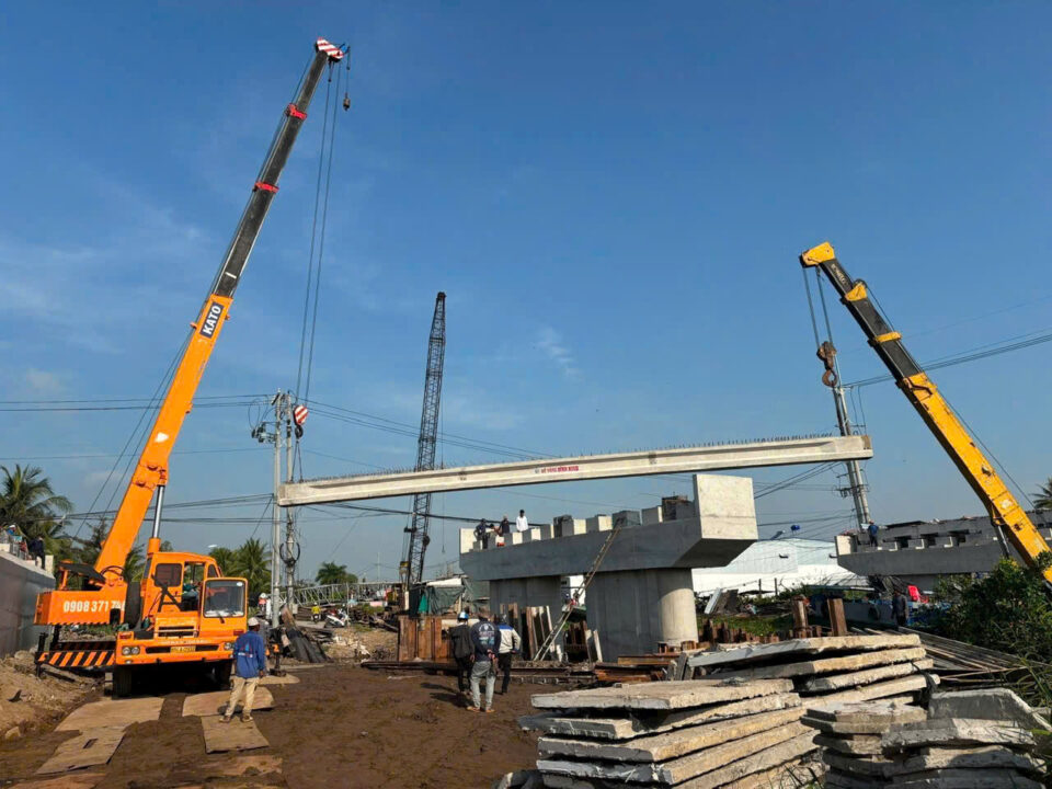 Thuê xe cẩu xe móc xe nâng theo tháng tại KCN Đồng An