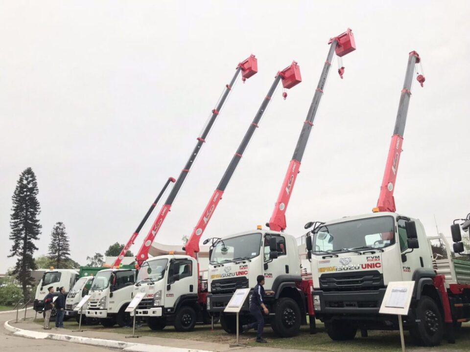 Chuyên cho thuê xe cẩu xe nâng tại Bến Cát Bình Dương - Uy tín chất lượng