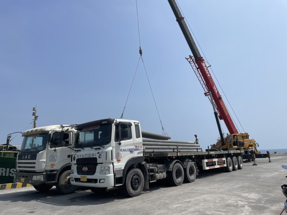 Chuyên cho thuê xe đầu kéo xe nâng xe xúc xe cẩu các loại uy tín Bàu Bàng Bình Dương