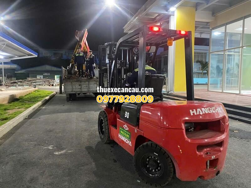 Cung cấp cho thuê xe nâng xe móc xe cứu hộ xe cần cẩu giá tốt Thủ Dầu Một Bình Dương