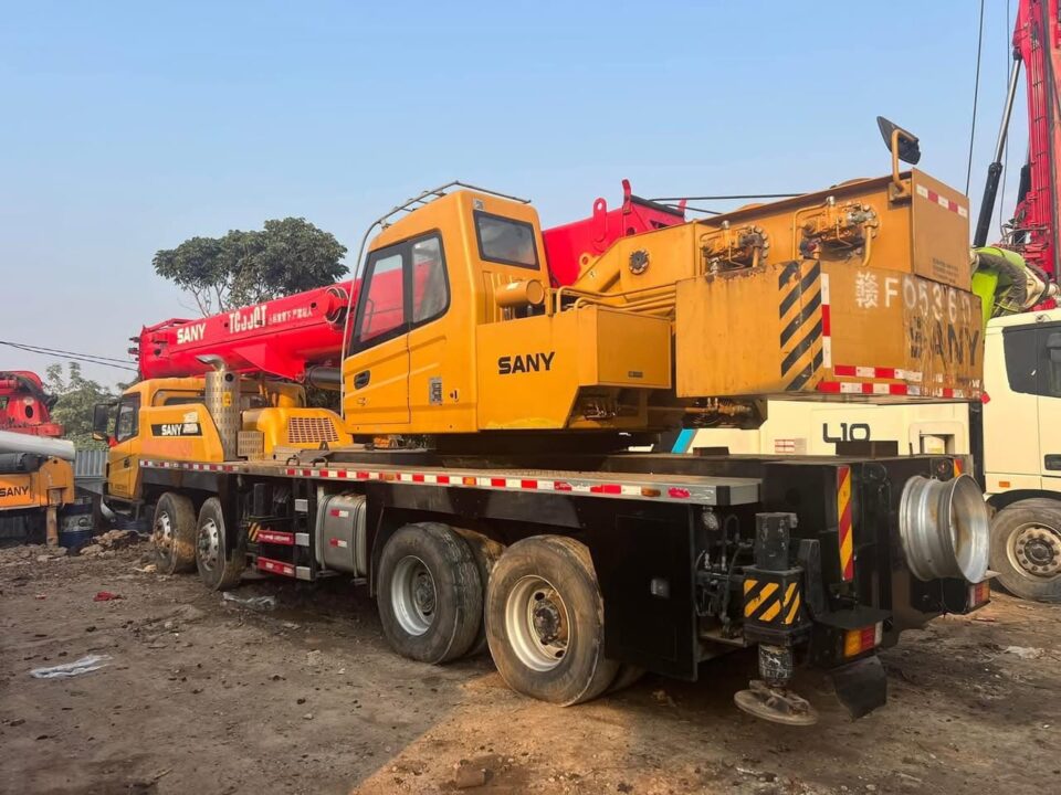Dịch vụ cho thuê xe cần cẩu xe đầu kéo xe xúc Dầu Tiếng Bình Dương - Tận tâm uy tín