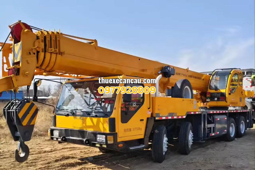 Thuê xe cần cẩu xe móc nâng xe đầu kéo KCN VSIP Bình Dương