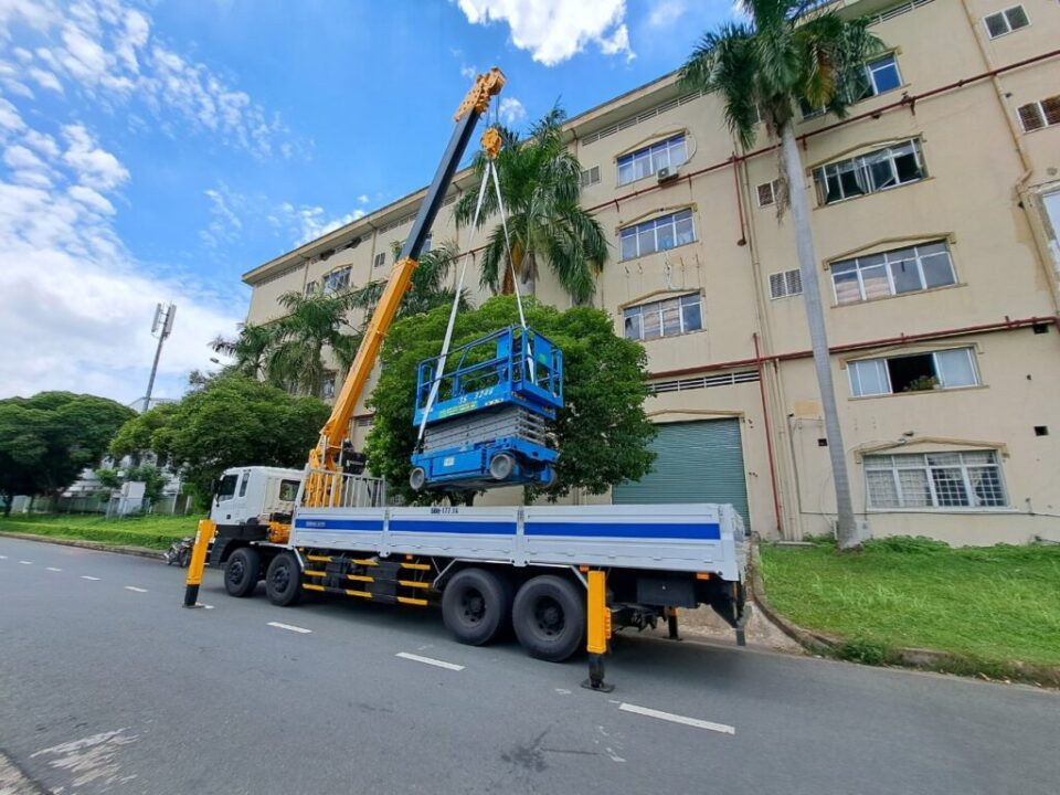 Thuê xe cẩu xe nâng KCN Mỹ Phước Bình Dương: Giải pháp toàn diện cho nhu cầu nâng hạ và vận chuyển hàng hóa nặng