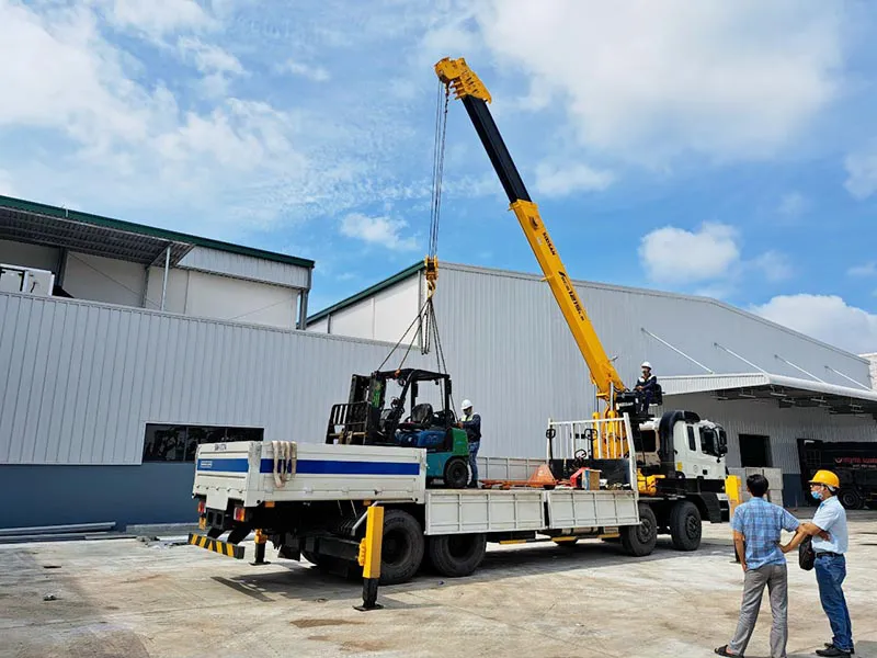 Thuê xe cẩu xe nâng KCN Mỹ Phước Bình Dương: Giải pháp toàn diện cho nhu cầu nâng hạ và vận chuyển hàng hóa nặng