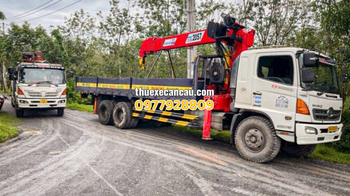 Cho thuê xe cần cẩu, xe đầu kéo tại Dĩ An – Đối tác tin cậy của các công trình và nhà máy