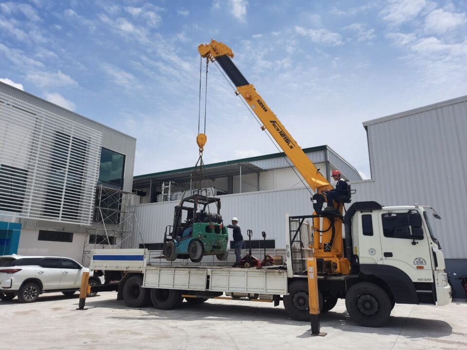 Các lưu ý quan trọng cần biết trong quá trình vận hành và sử dụng xe cần cẩu an toàn