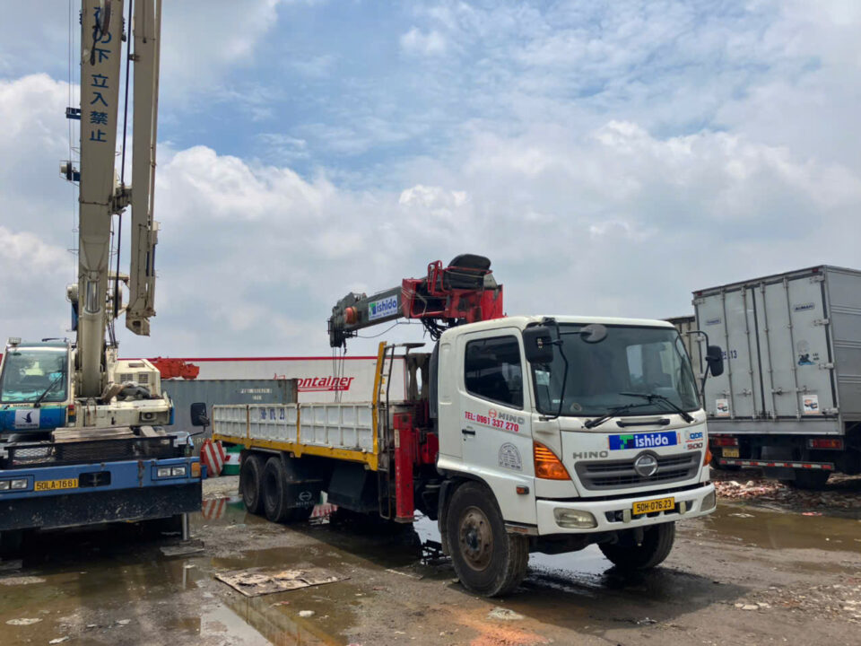 Cho thuê xe cơ giới các loại tại Dĩ An xe cần cẩu, xe nâng, xe múc, xe đầu kéo, xe tải – giá rẻ, chất lượng, phục vụ tận nơi