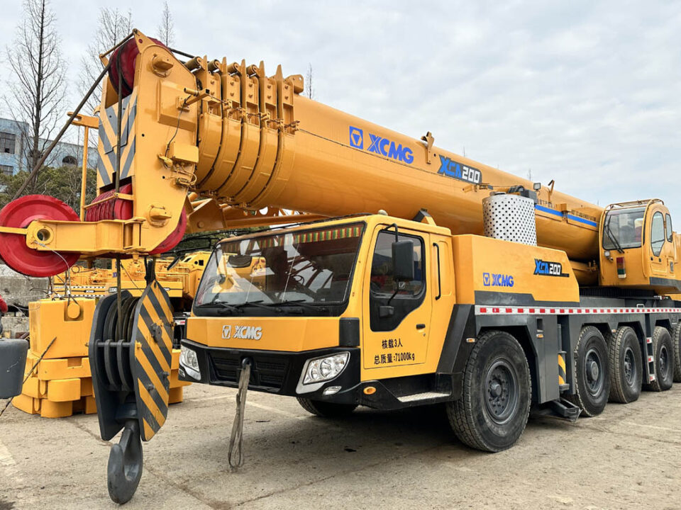 Hướng dẫn chi tiết và lưu ý quan trọng khi vận hành xe cẩu Kato tại Dĩ An