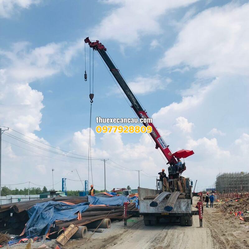 Cho thuê xe cẩu xe đầu kéo chất lượng cao, giá cạnh tranh, đáp ứng mọi nhu cầu tại Đức Hòa