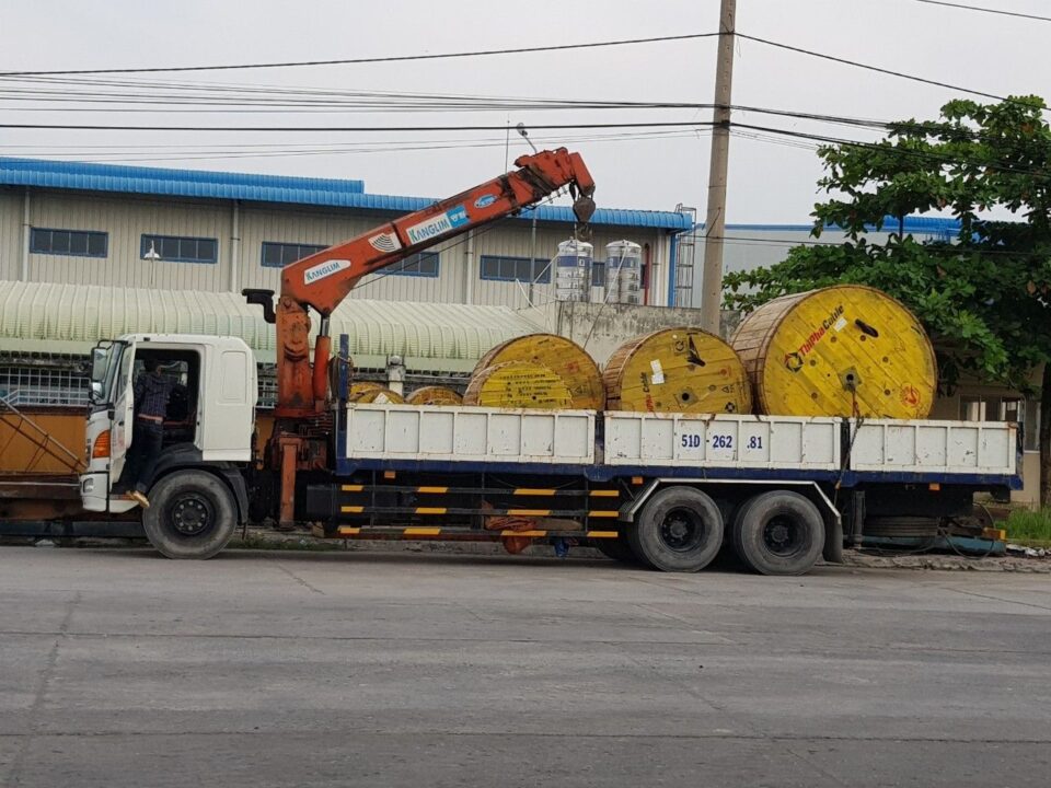 Địa điểm cho thuê xe cẩu, xe nâng, xe đầu kéo tại Thuận An với giá cả cạnh tranh và uy tín cho doanh nghiệp