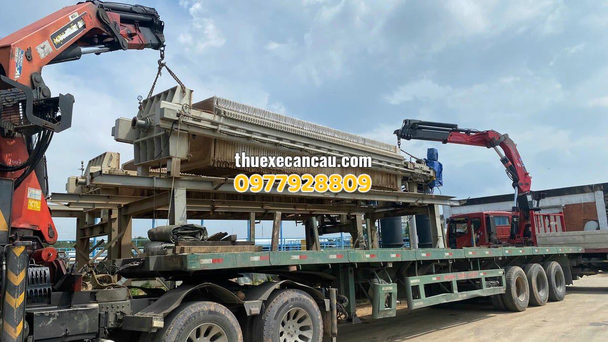 Thuê xe cẩu, xe múc, xe nâng, xe đầu kéo tại KCN Đức Hòa chuyên nghiệp, an toàn, giá cả hợp lý cho doanh nghiệp